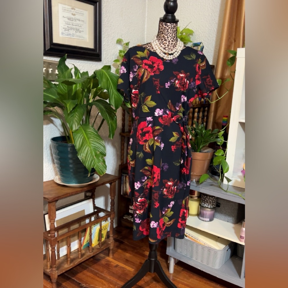 THIS CUTE FLORAL PIECE WILL MAKE YOU FEEL GREAT.
